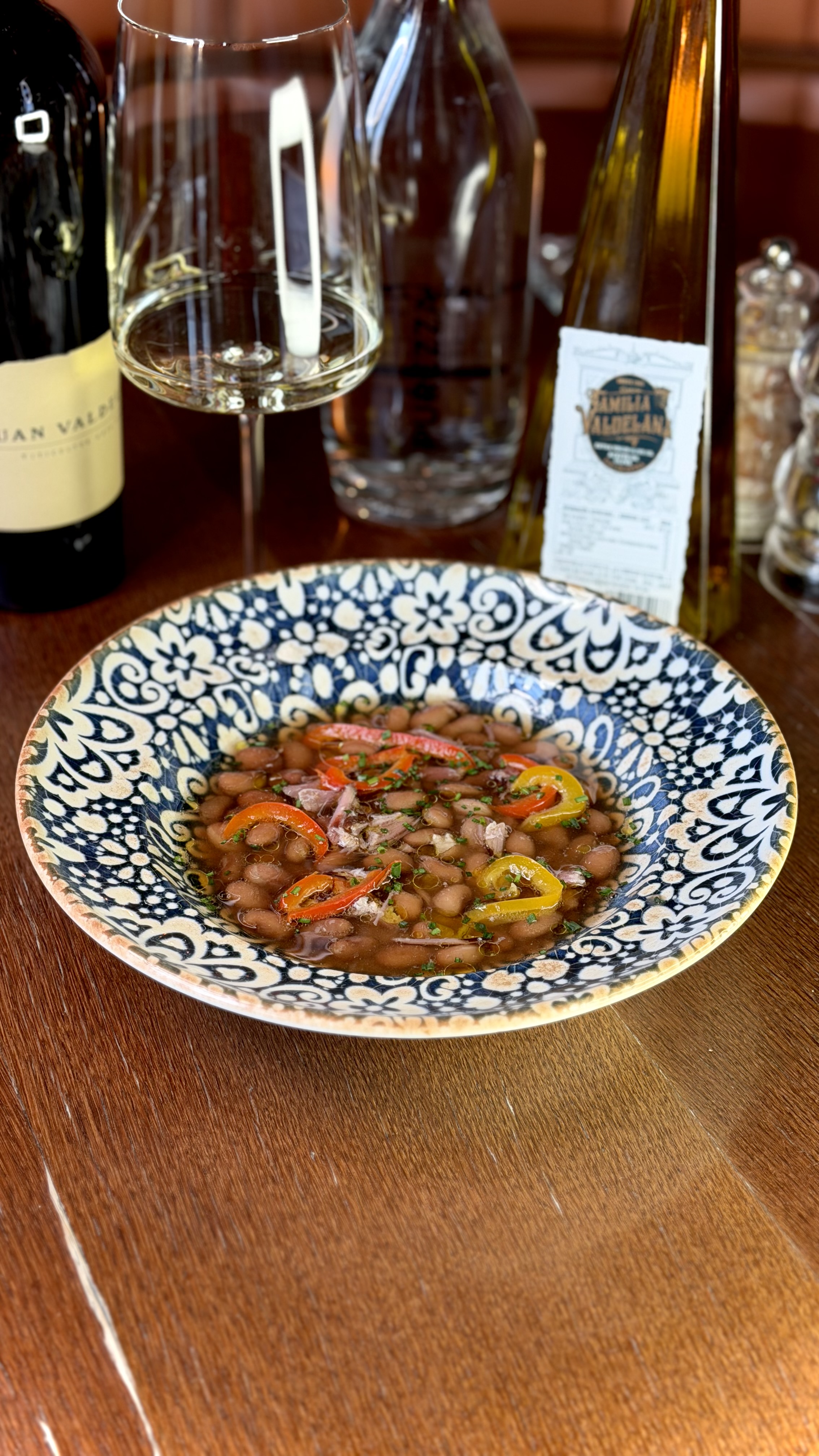 Polévka s uzeným masem a fazolemi borlotti