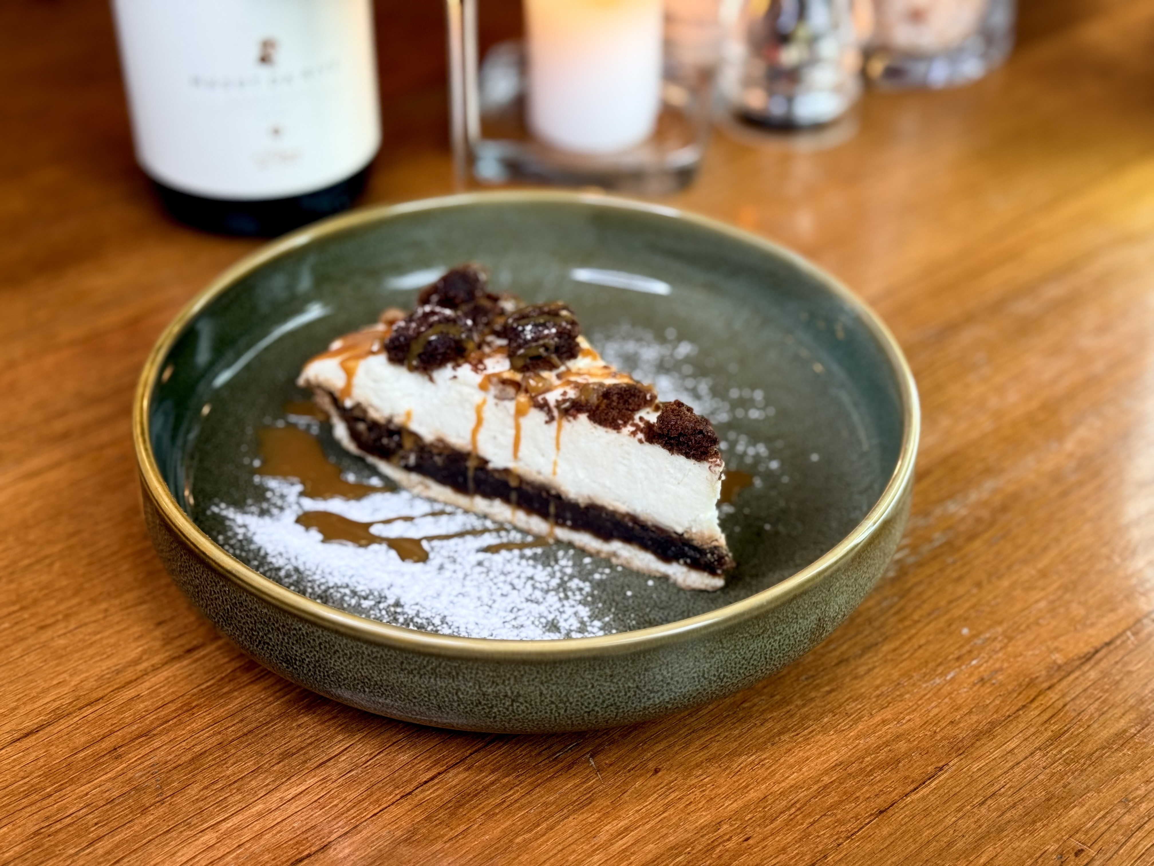 Pekanový dort s máslovým karamelem a čokoládou