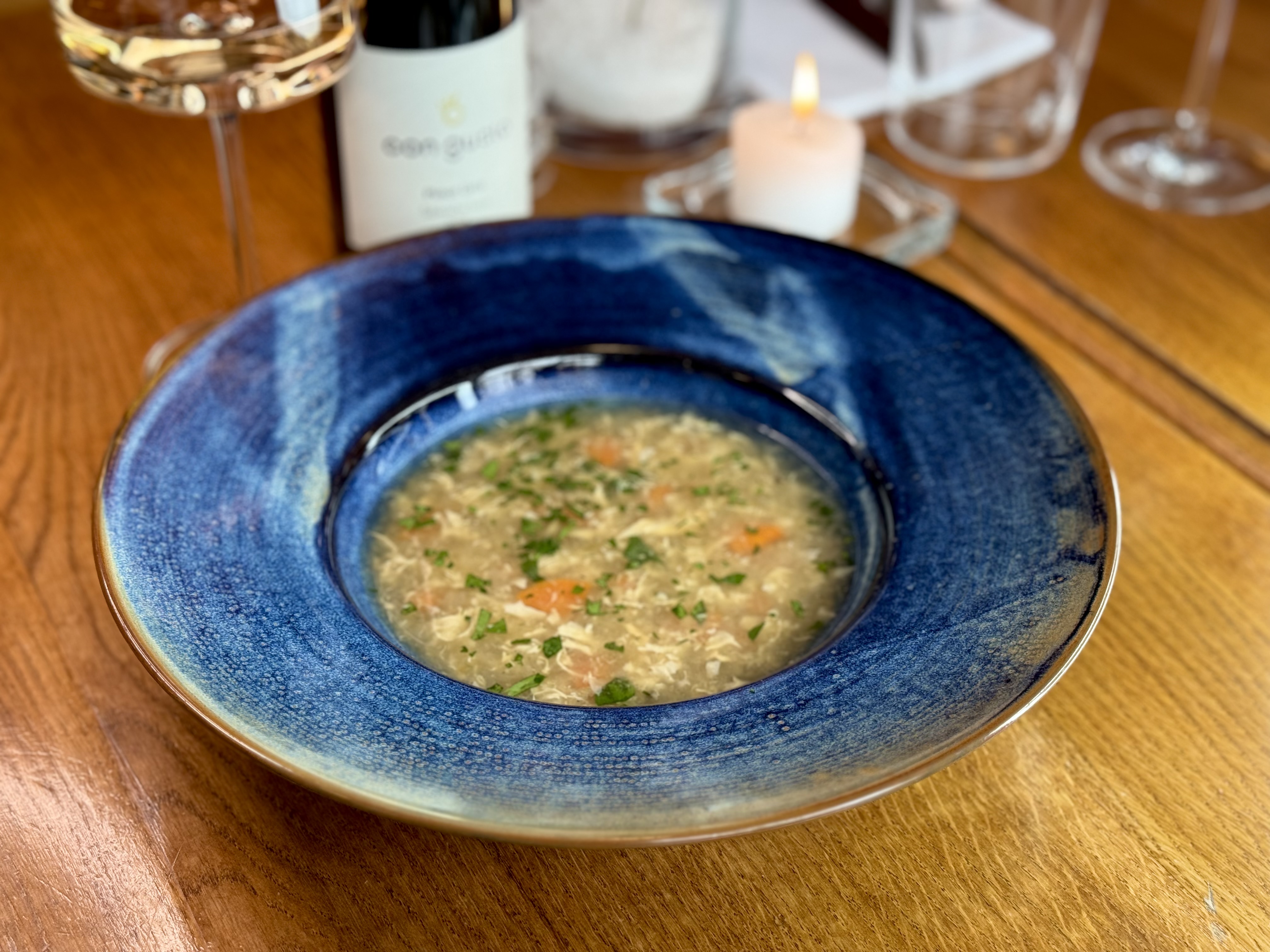 Krupicová polévka s vejcem