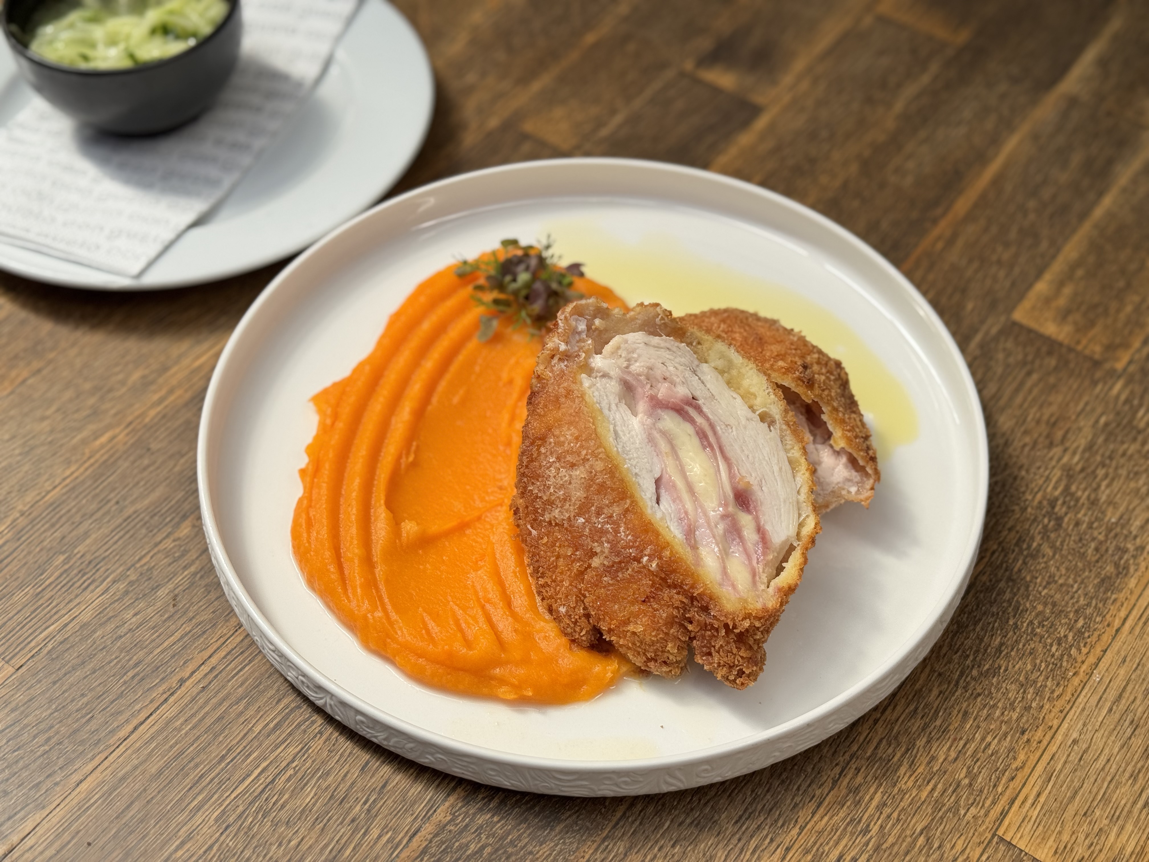 Kuřecí Cordon Bleu plněný sýrem a šunkou