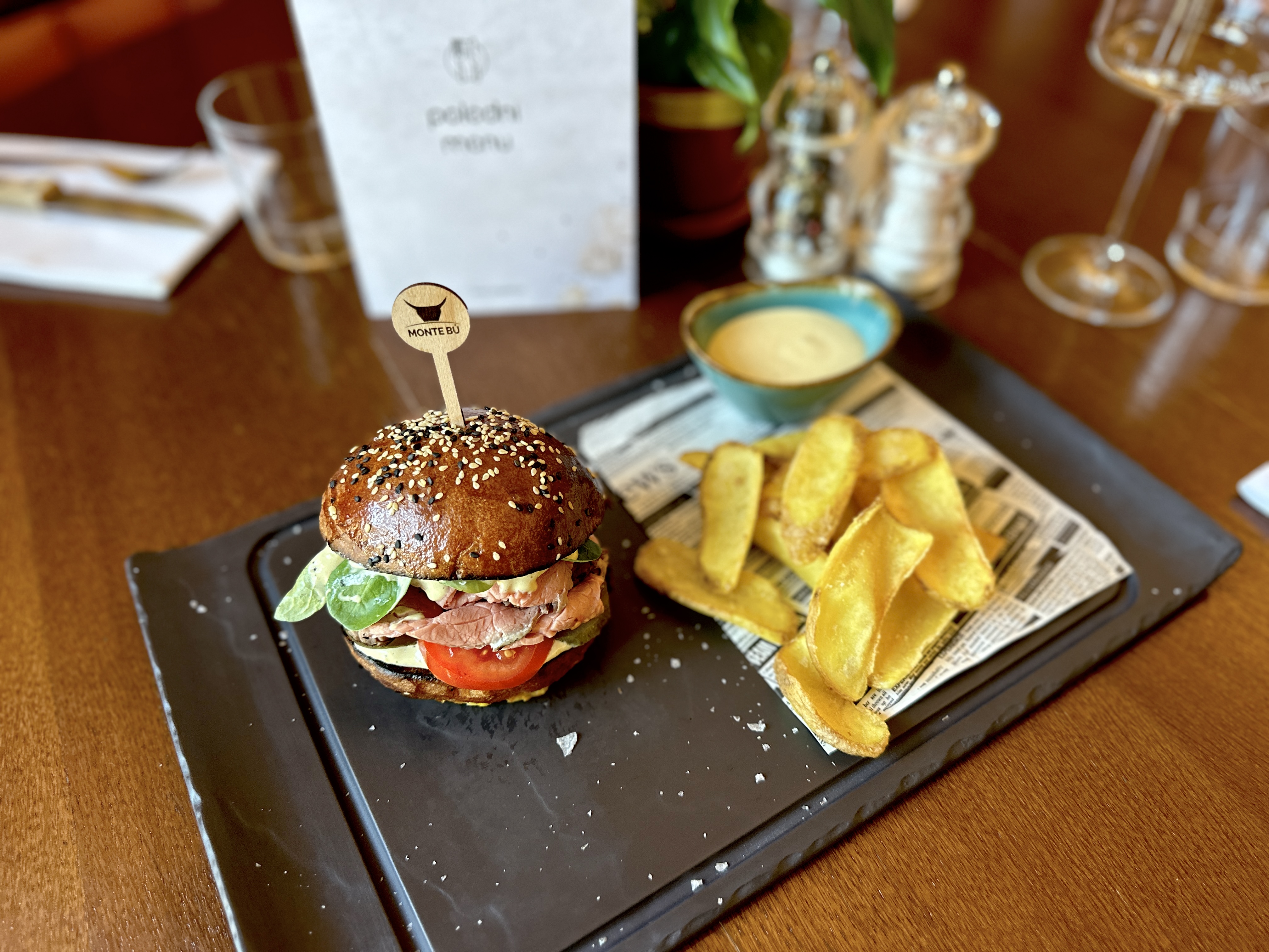 Pastrami Monte burger