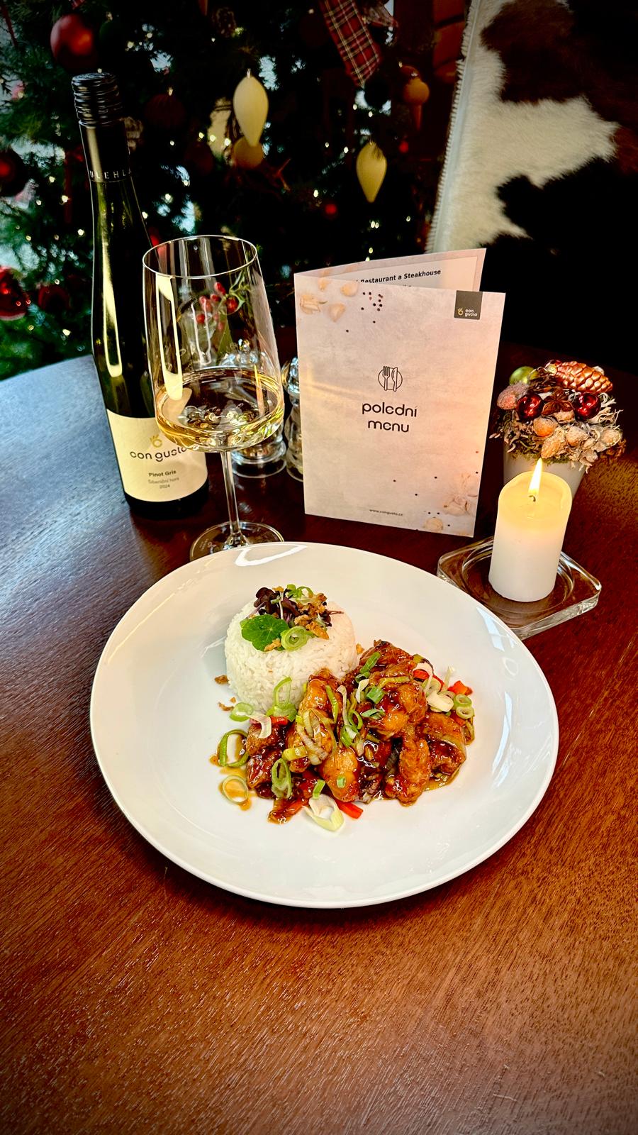 Restované sweet chilli kuře s pórkem a paprikou