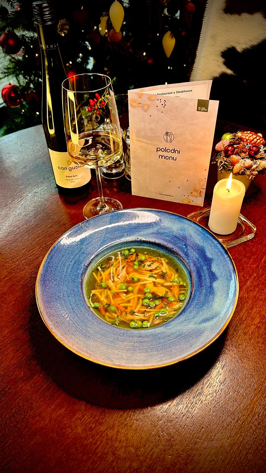 Drůbeží vývar s nudlemi