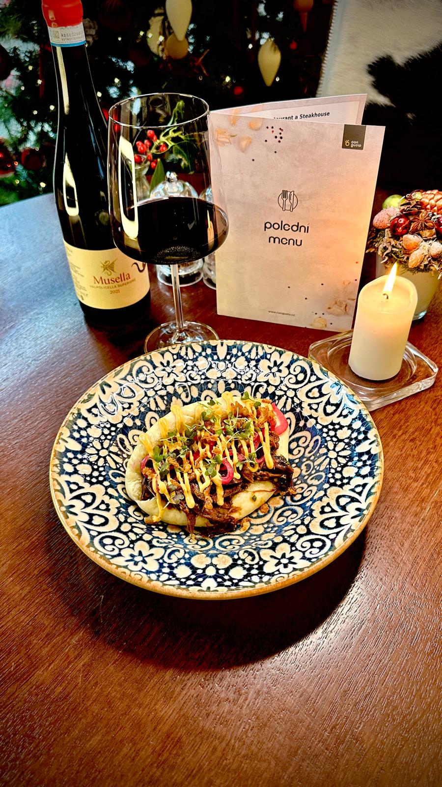 Bao bulka s trhaným dančím masem