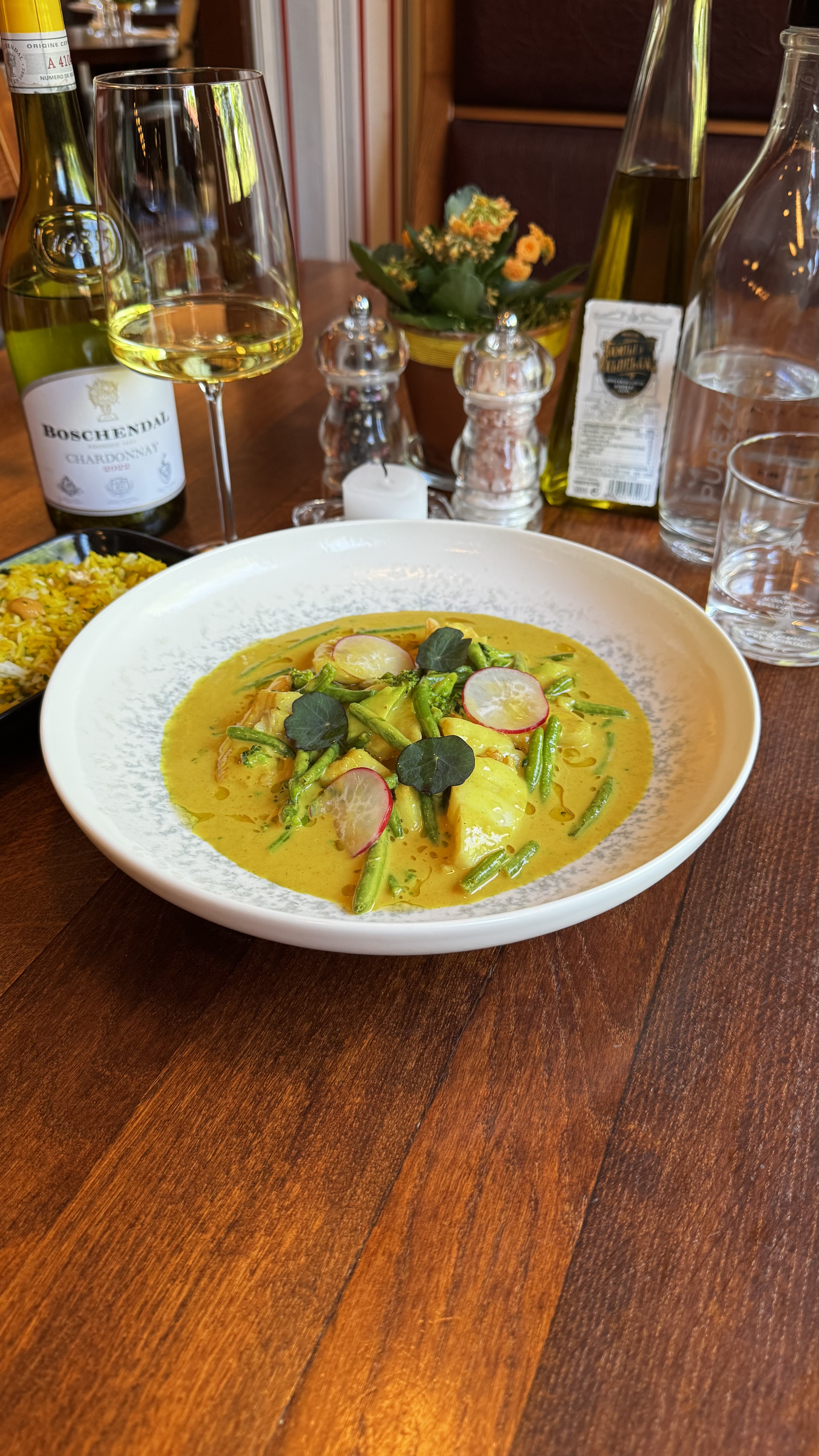 Halibut a krevety v jemné kari omáčce