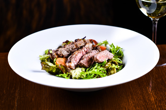 SALAD WITH BEEF FILLET