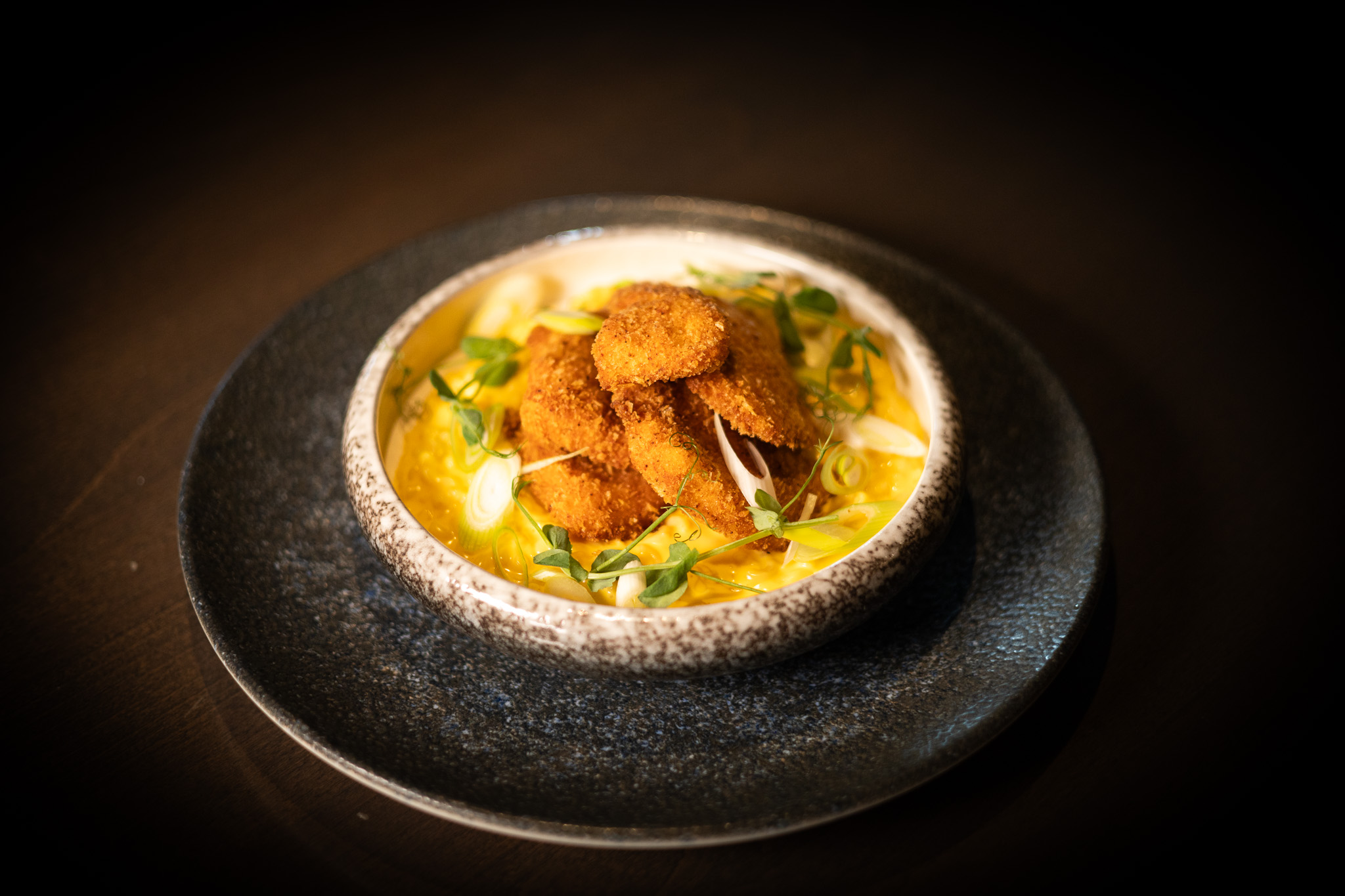 Mac and cheese with crispy chicken strips