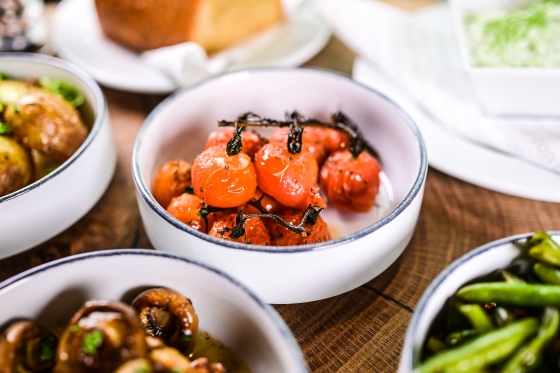 Pečená keříková cherry rajčátka s provensálským kořením