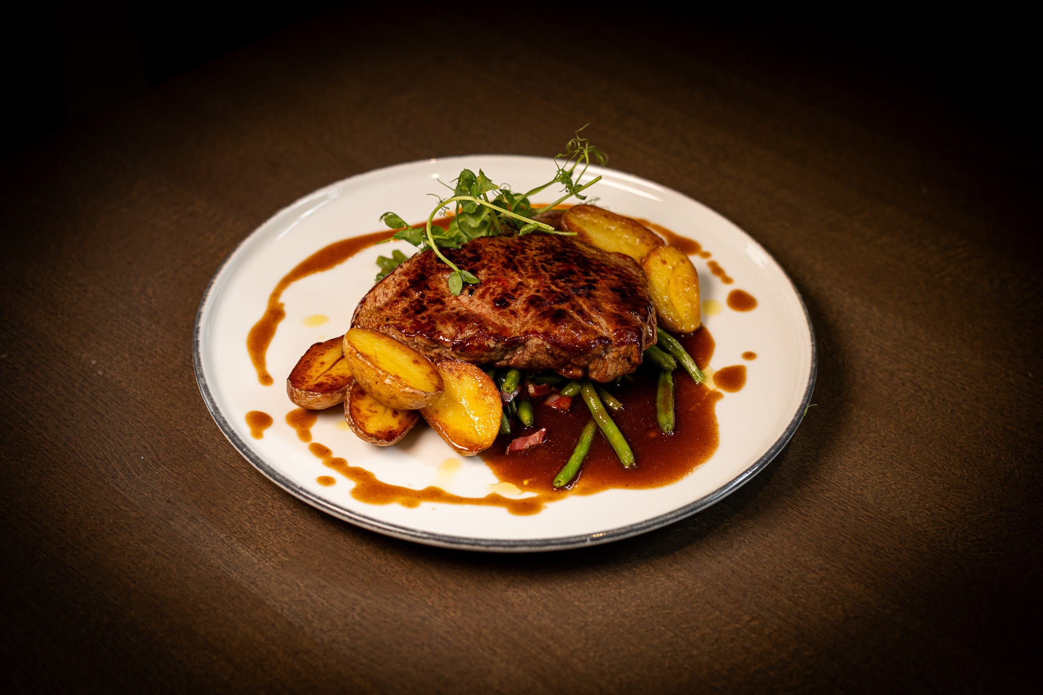 Vyzrálý hovězí steak z nízké roštěné