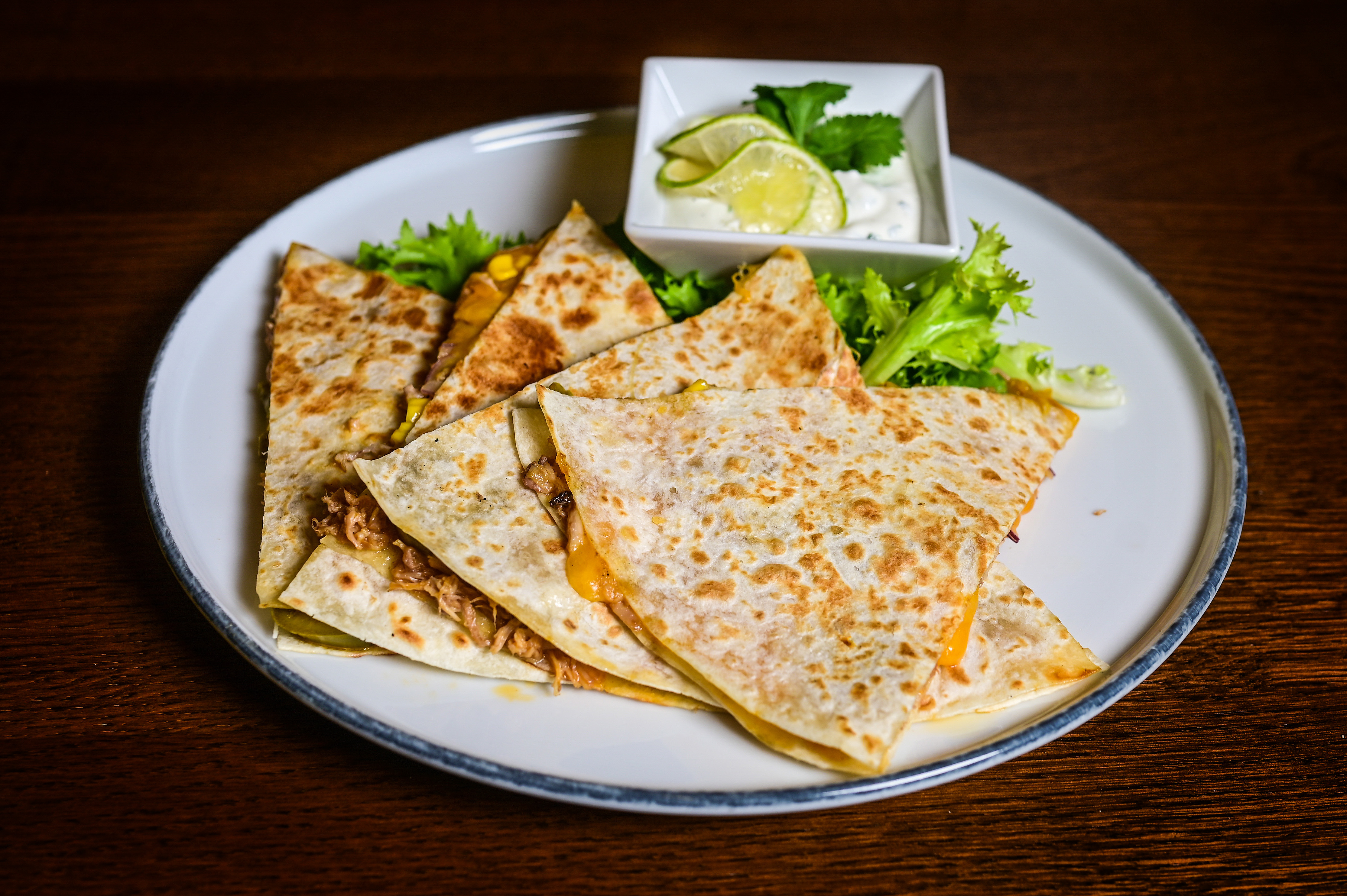 Quesadilla s trhaným vepřovým masem