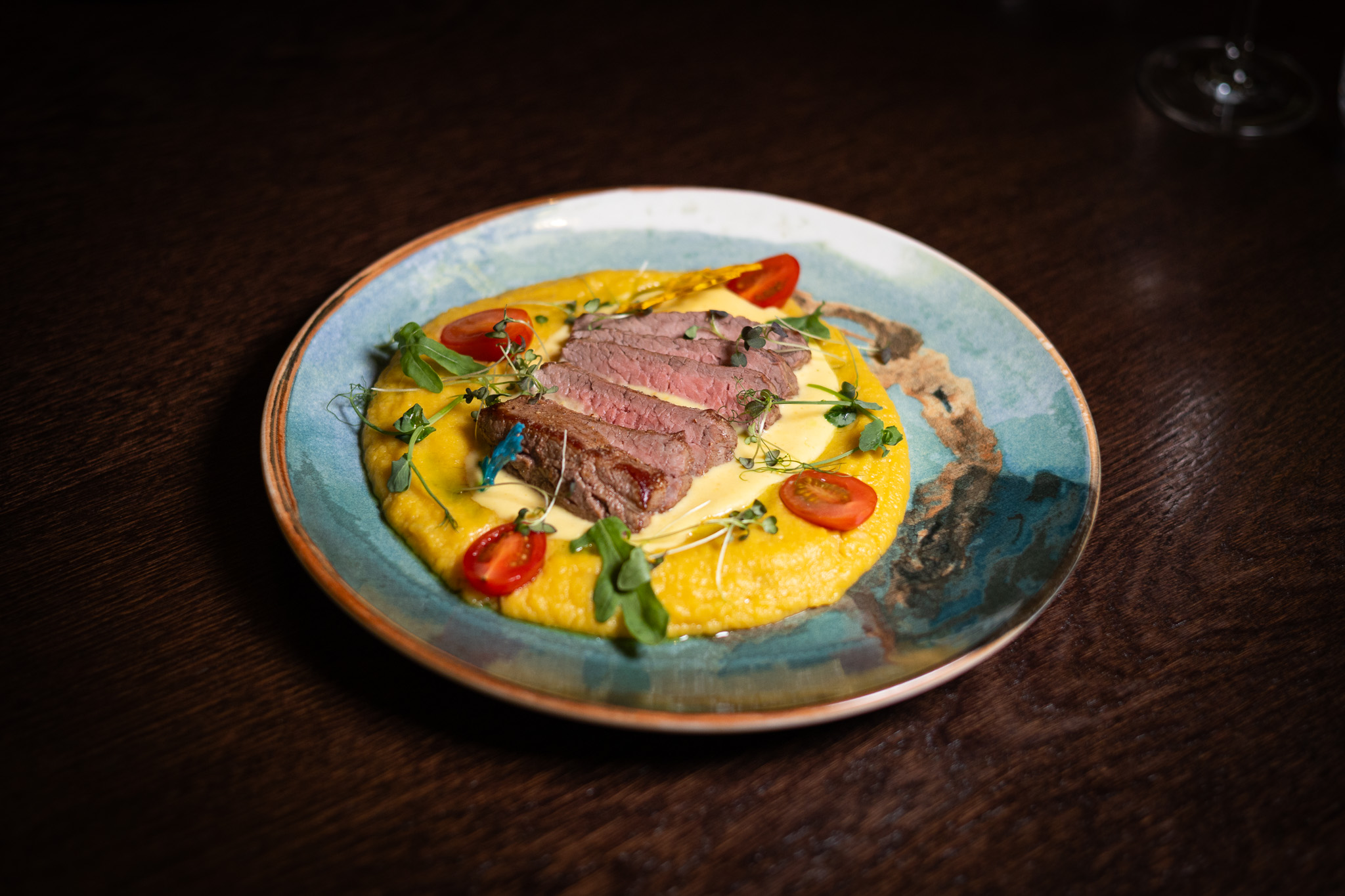 Flank steak con salsa Mornay allo zafferano