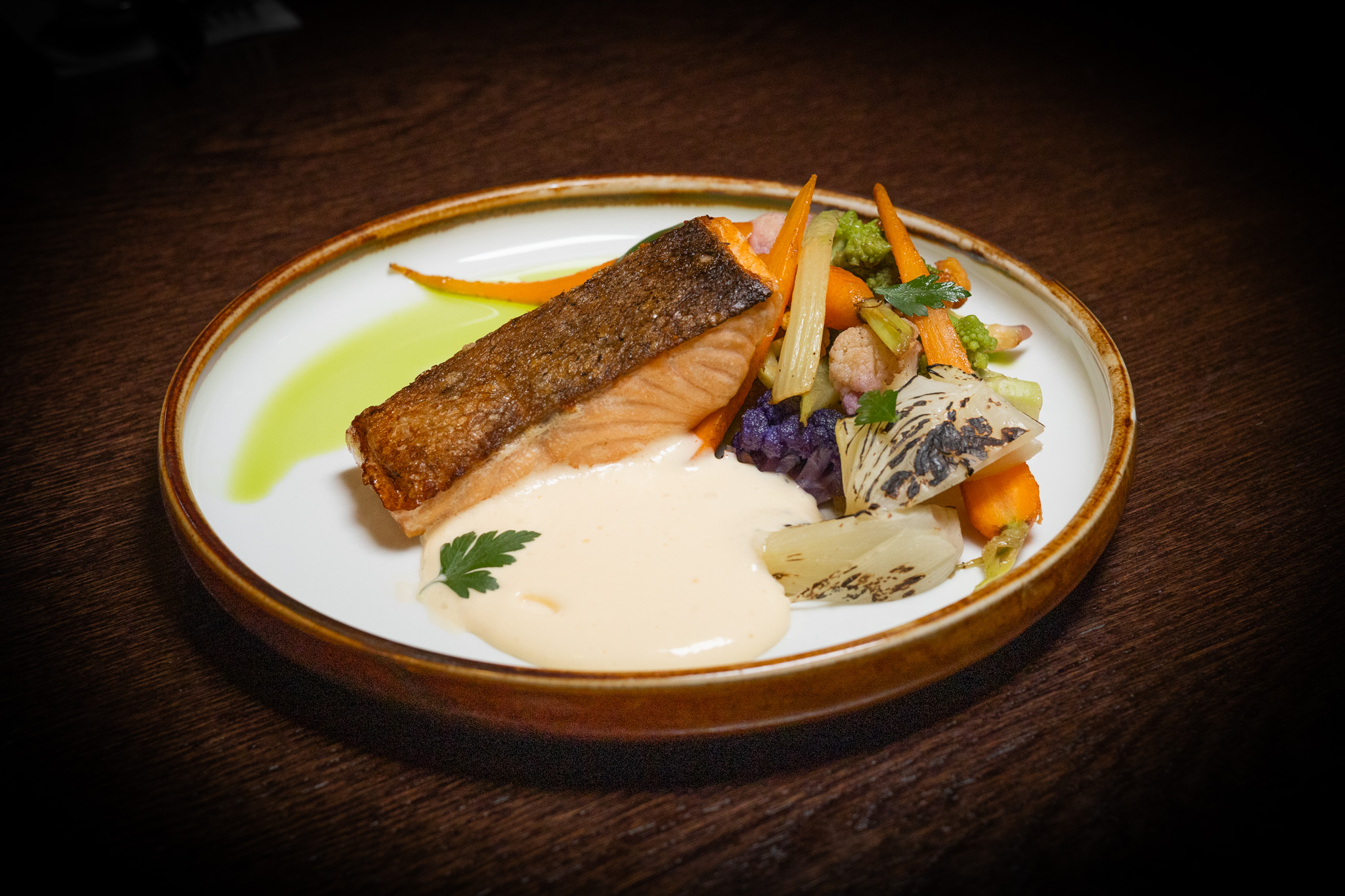 FILETTO DI SALMONE, VERDURE GRIGLIATE, SALSA OLANDESE
