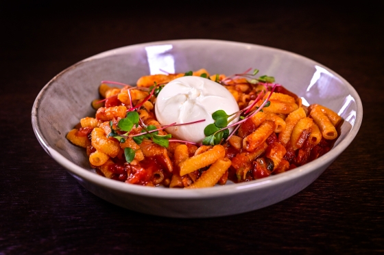 RIGATONI CON CREMA DI POMODORINI E BURRATA