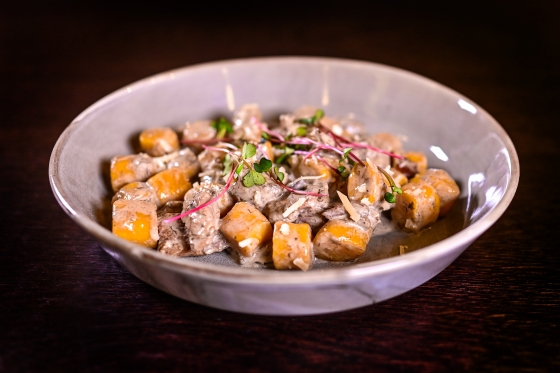 GNOCCHI DI ZUCCA CON MAIALE E FUNGHI