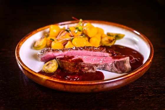 PETTO D'ANATRA CON SALSA DI AMARENA E GNOCCHI DI ZUCCA
