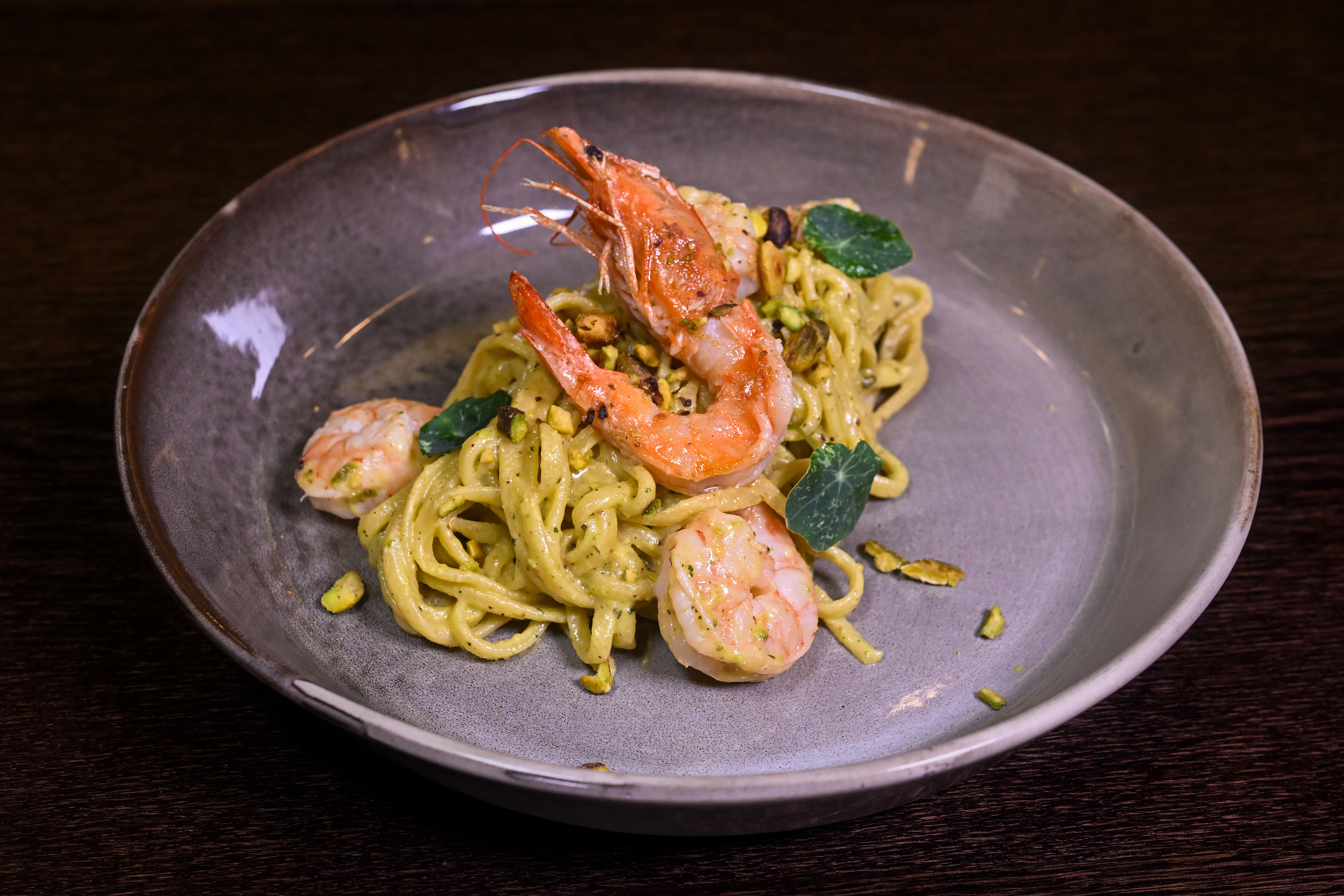 LINGUINE CON CREMA DI PISTACCHIO E GAMBERI